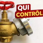 Robinet d’incendie en laiton avec volant rouge et raccord Storz, illustrant le contrôle des installations incendie à Genève, avec QR code vers le site Express’EAU.