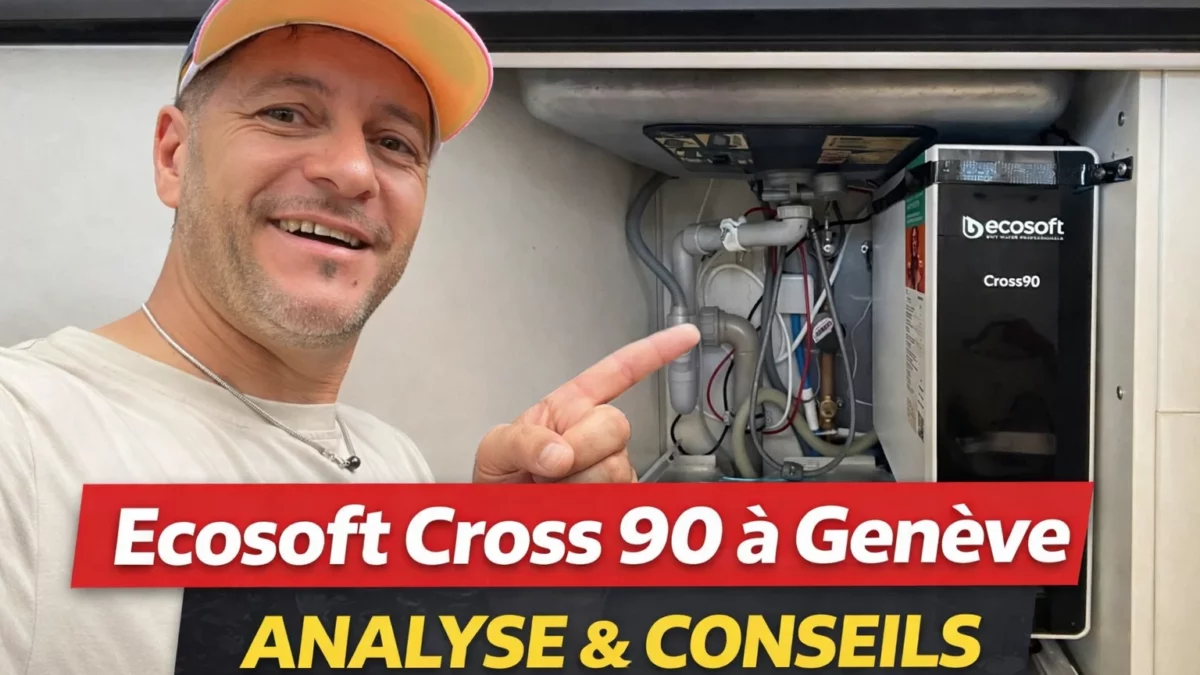 Plombier à Genève présentant un osmoseur Ecosoft Cross 90 installé sous évier avec analyse et conseils