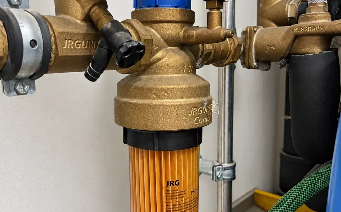 Filtre à eau potable GF JRGURED Combi avec réducteur de pression, installation sanitaire à Genève – entretien des filtres GF et Nussbaum Redfil.