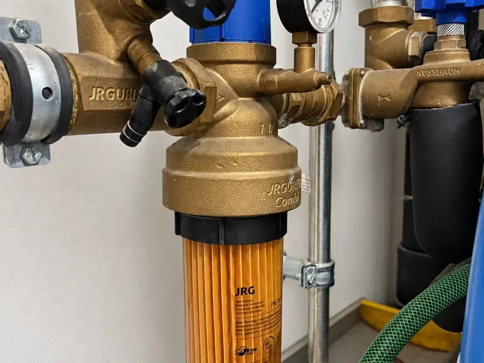 Filtre à eau potable GF JRGURED Combi avec réducteur de pression, installation sanitaire à Genève – entretien des filtres GF et Nussbaum Redfil.